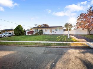 512 Windsor Ave, Maple Shade, NJ 08052