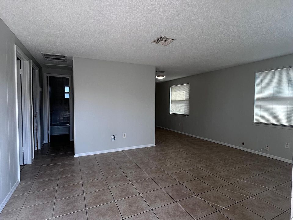 1st image of 512 66th Ave W #B