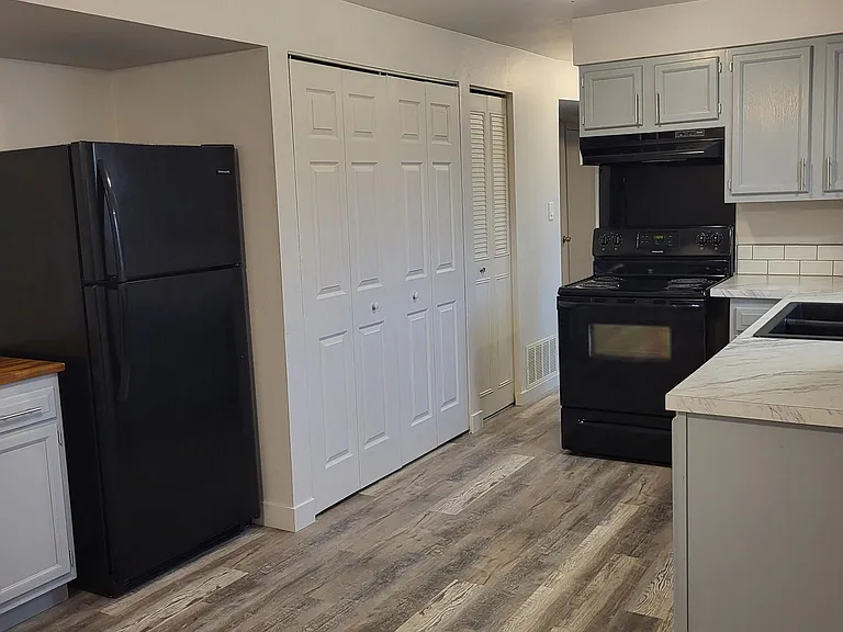 1403 Tappan Cir — Photo 3