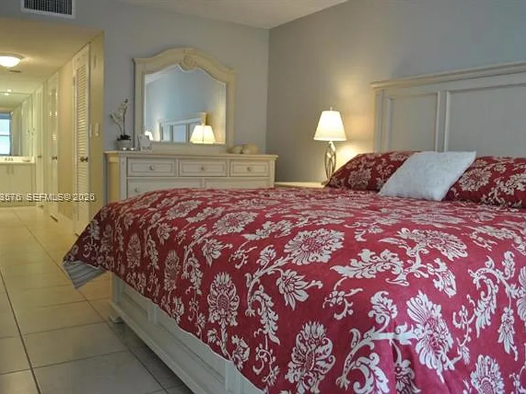 6039 Collins Avenue Cu #1006 — Photo 12