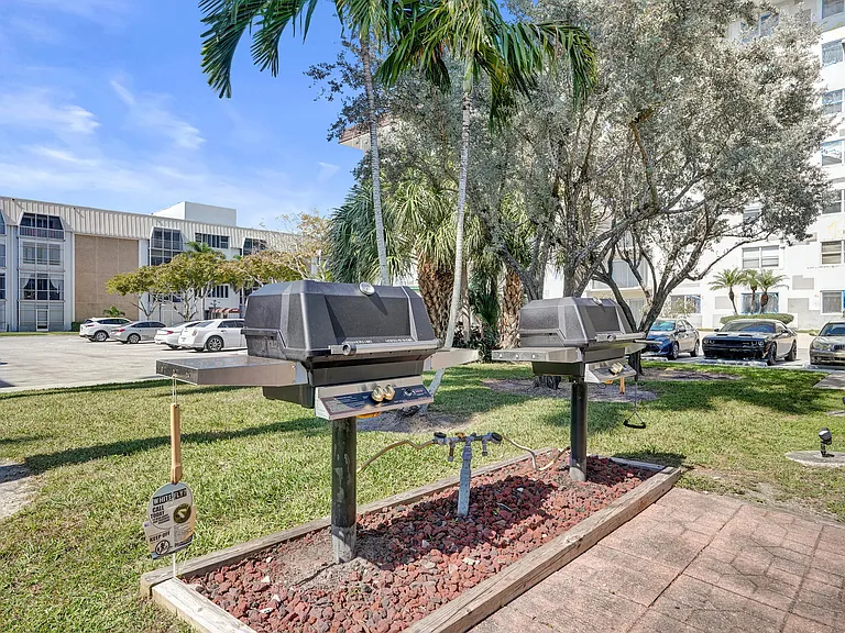 3040 NE 16th Ave #A405 — Photo 31