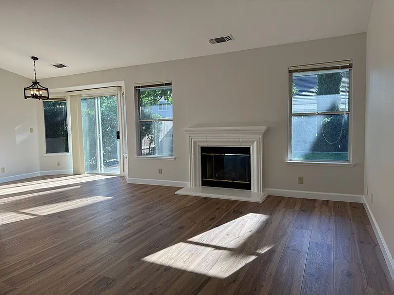 1613 Steinbeck Dr — Photo 5