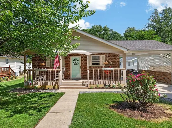 605 Randolph St, Staunton, VA 24401