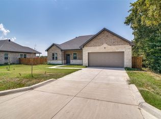 701 Lakeland Dr, West Tawakoni, TX 75474
