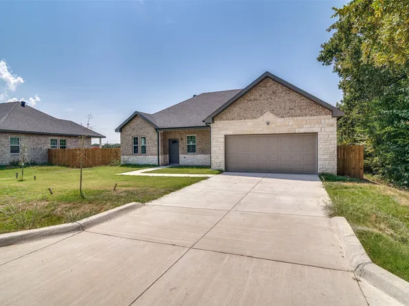 701 Lakeland Dr, West Tawakoni, TX 75474