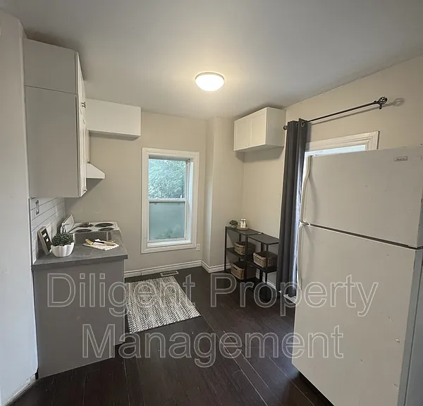 164 Stewart St #UPPER — Photo 3