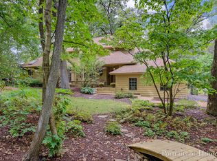 2S270 Essex Rd, Wheaton, IL 60189