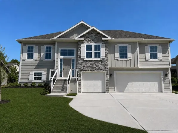 610 E 11th St, Kearney, MO 64060