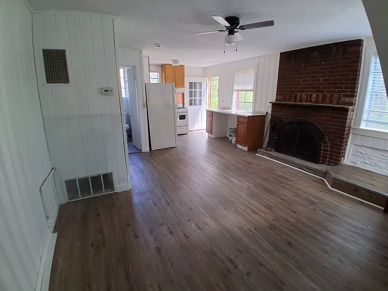 3648 Fall River Rd — Photo 2