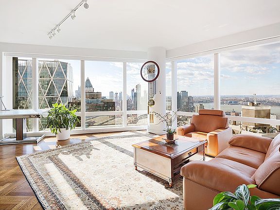 2nd image of 80 Columbus Cir Unit St63e