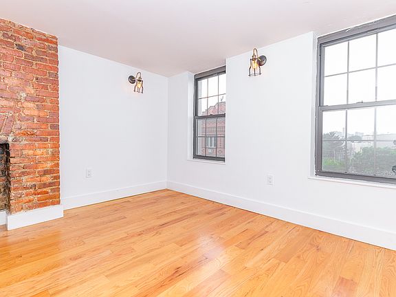3rd image of 273 Driggs Ave #4RK