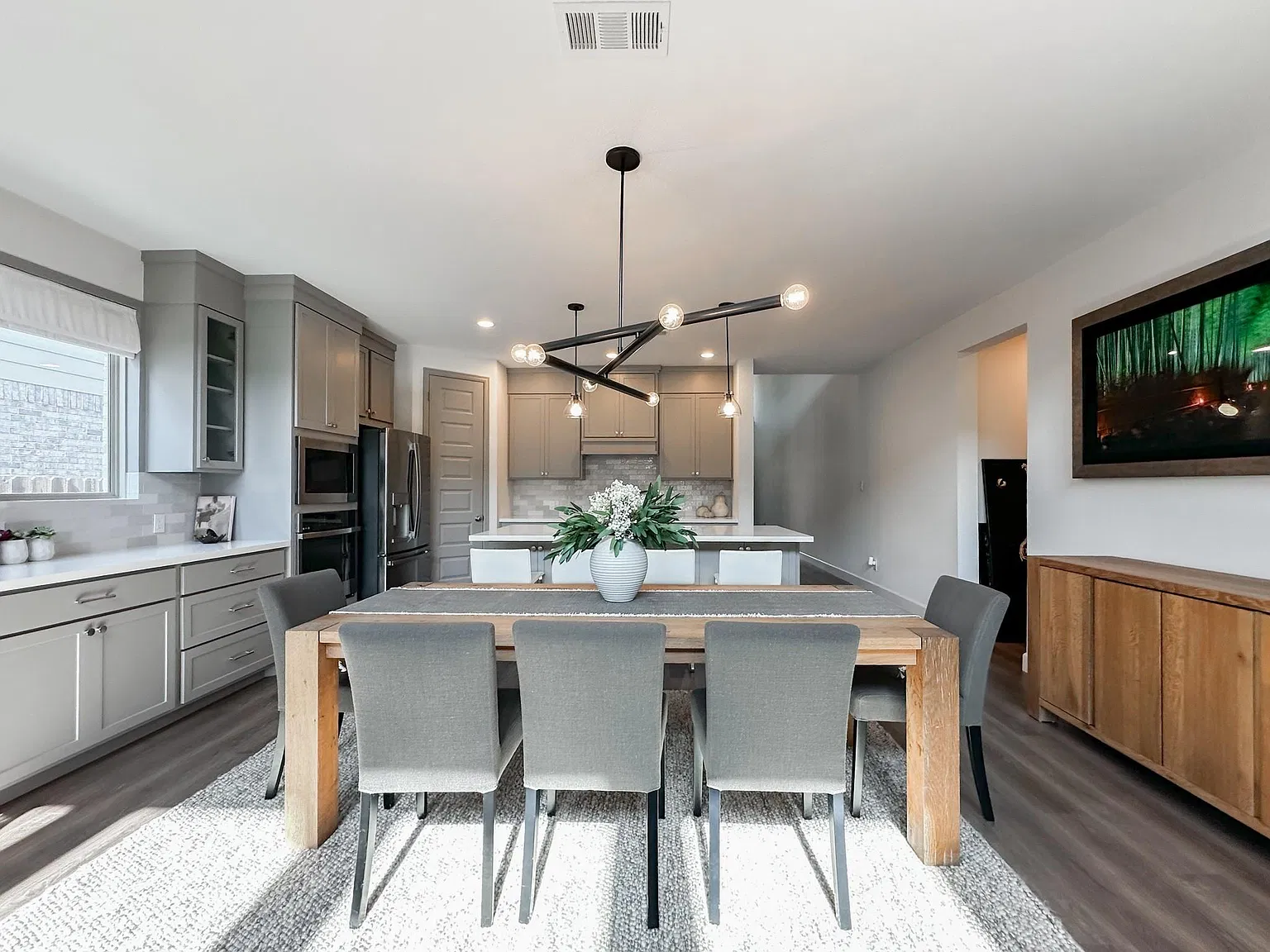 4 bed, 3.0 bath, 3241 sqft, $4,000 — Photo 3