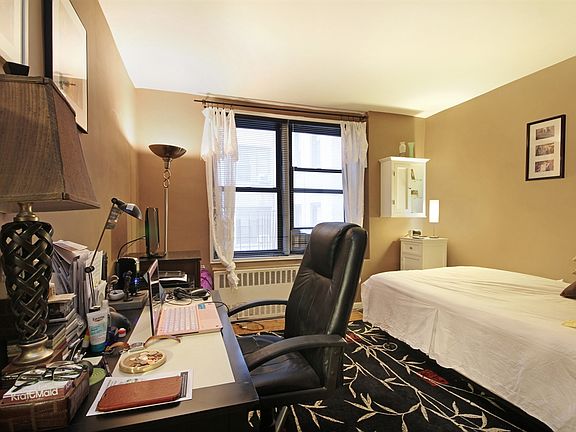 3rd image of 488 Ocean Pkwy APT 3-D
