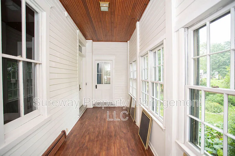 5 bed, 2.5 bath, 2677 sqft, $4,350 — Photo 3