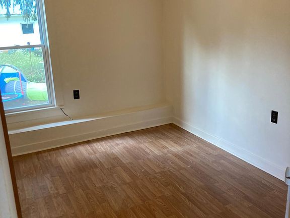 5th image of 118 Sayre St #B
