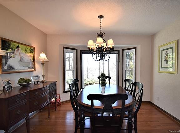5th image of 1002 High Vista Dr