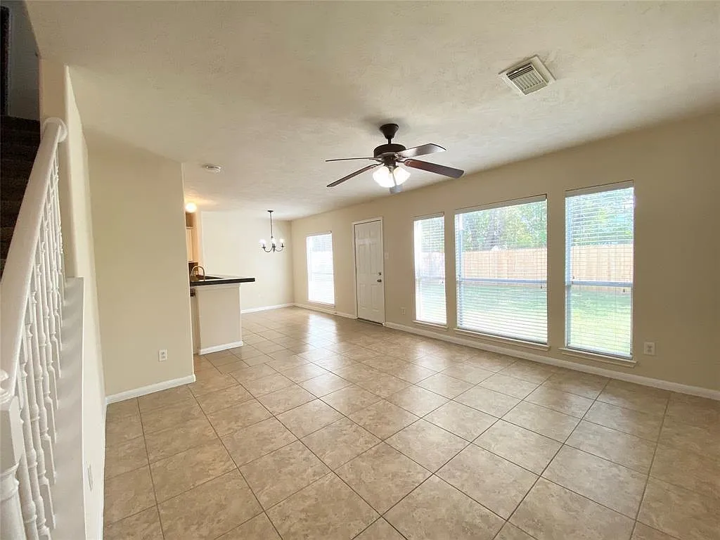 4 bed, 2.5 bath, 1426 sqft, $1,850 — Photo 3