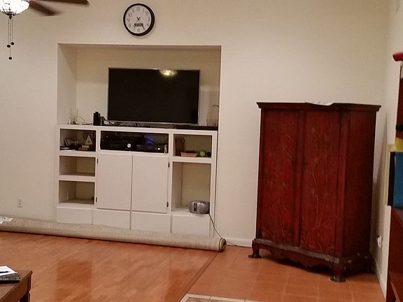 Family room w/oak floors 