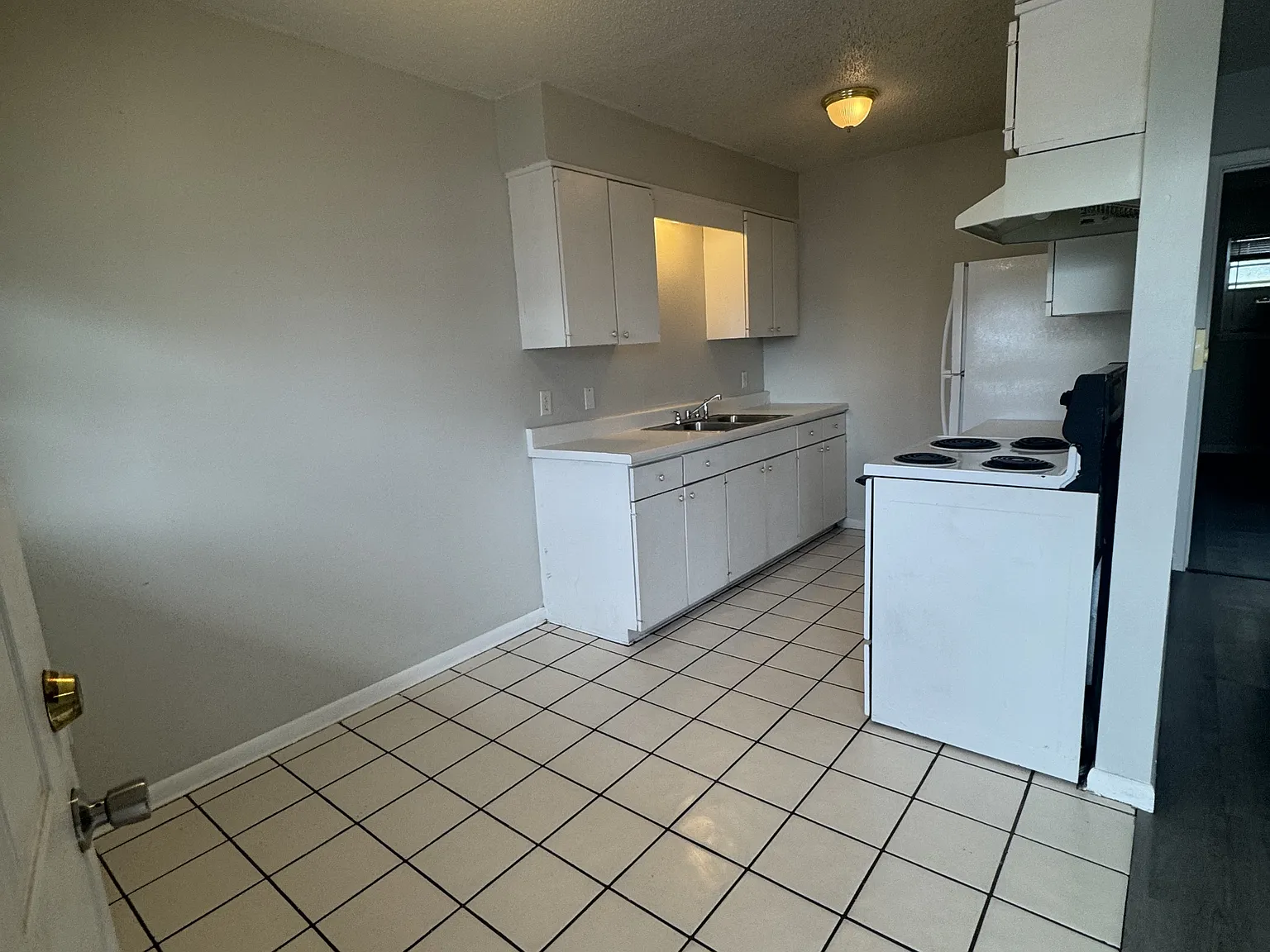 Riviera Apartments - 2 — Photo 3