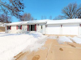 3160 Meadow Cir, Green Bay, WI 54311