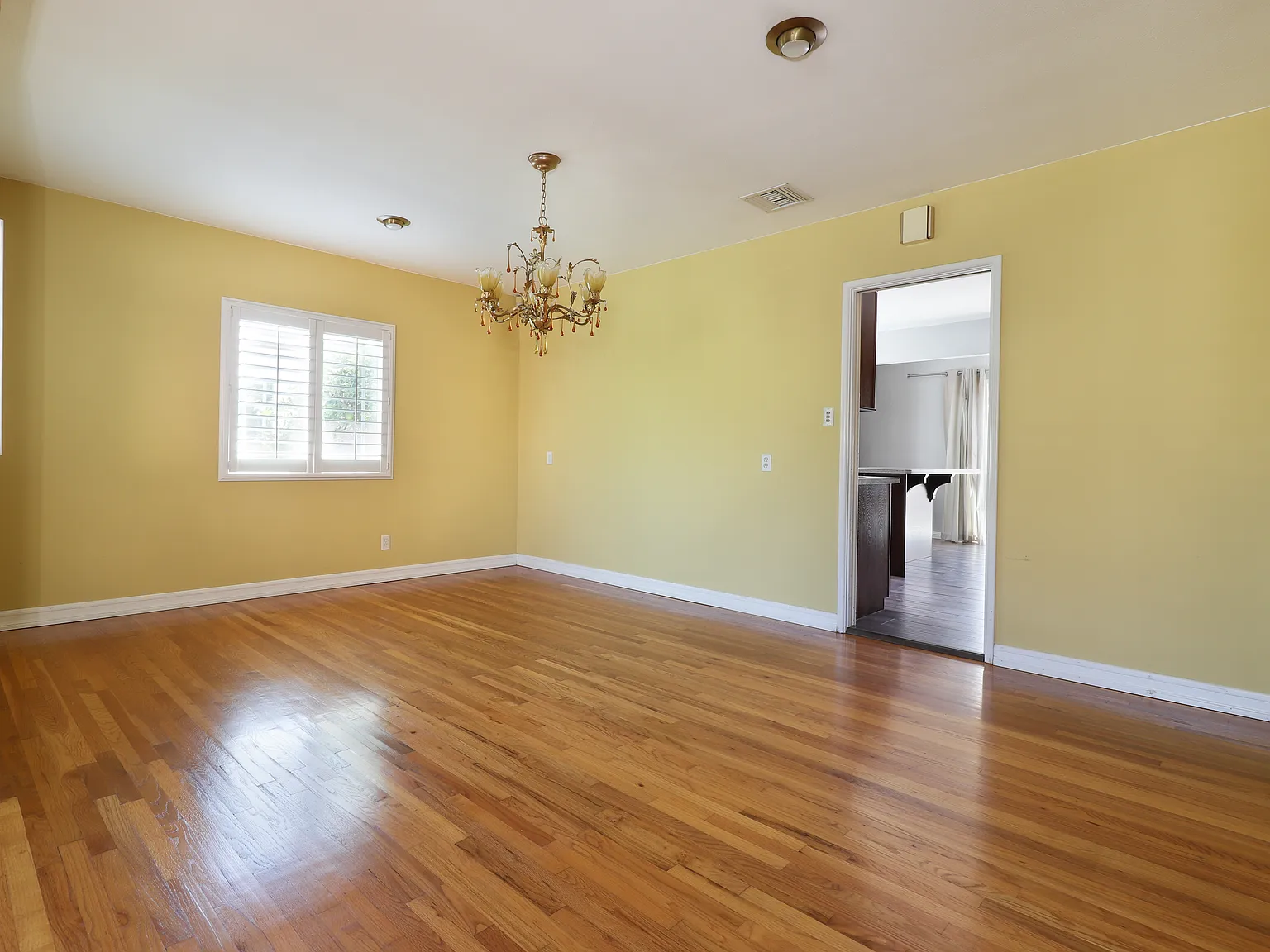 3 bed, 1929 sqft, $4,200 — Photo 4
