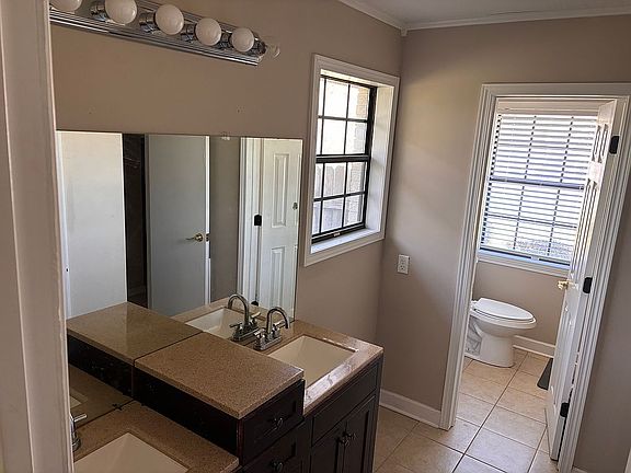 4th image of 211 Pine St