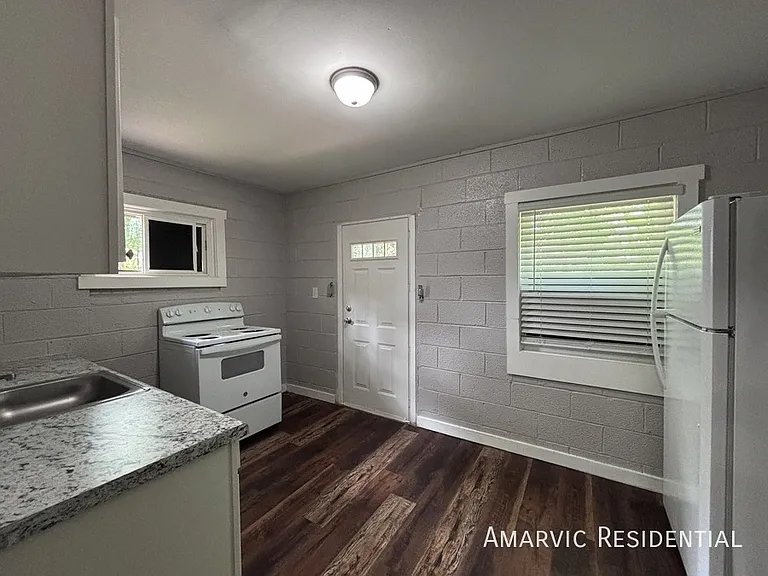 642 Cleveland St — Photo 3