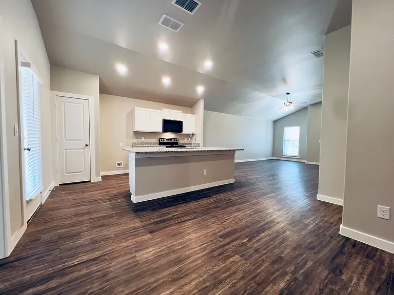 2132 Kirksey Ave — Photo 9