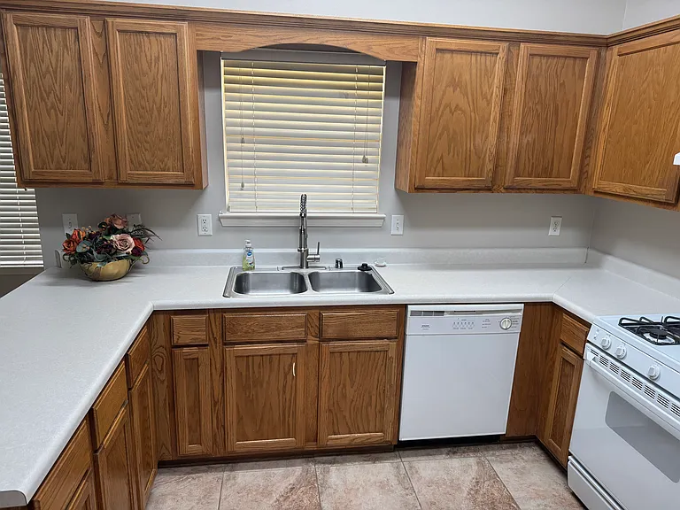 1108 Kenwood Cv — Photo 4