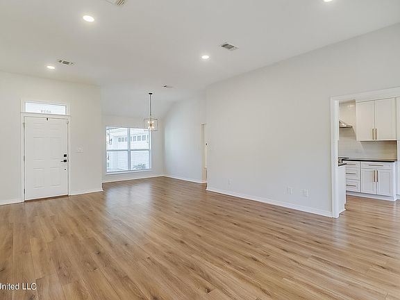 5th image of 4029 Southern Oaks Dr