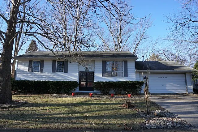 3203 Brentwood Dr photo 1