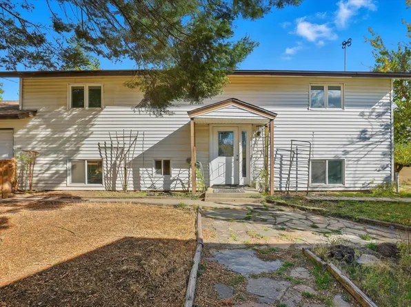 8920 E Schwachtgen Branch Rd, Chattaroy, WA 99003