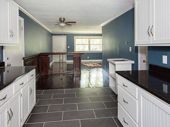 5th image of 3502 Farley Dr
