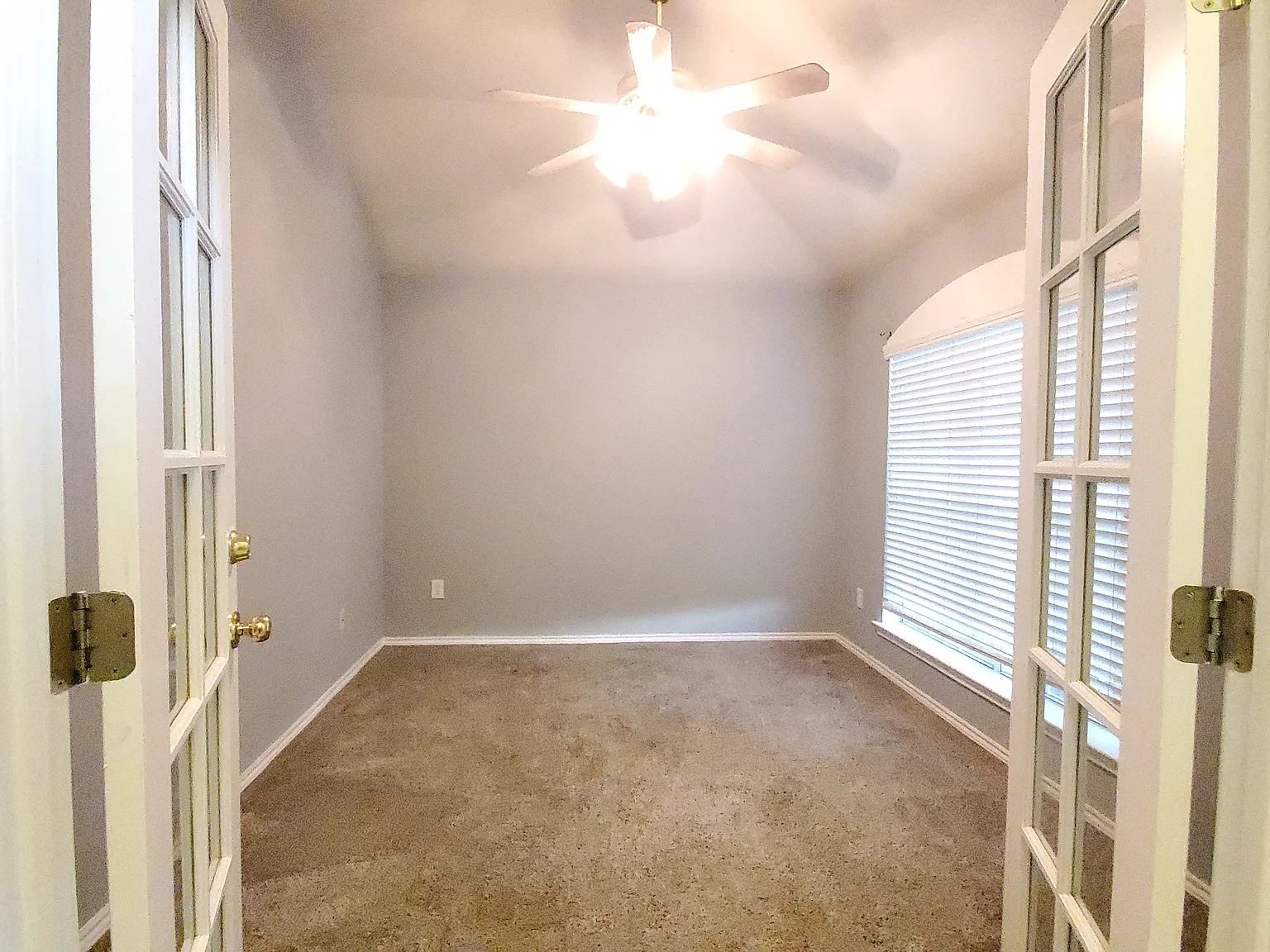 3 bed, 2059 sqft, $2,885 — Photo 4