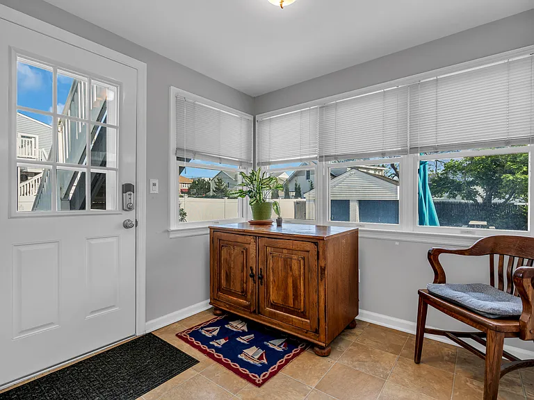 104 Washington Ave — Photo 29