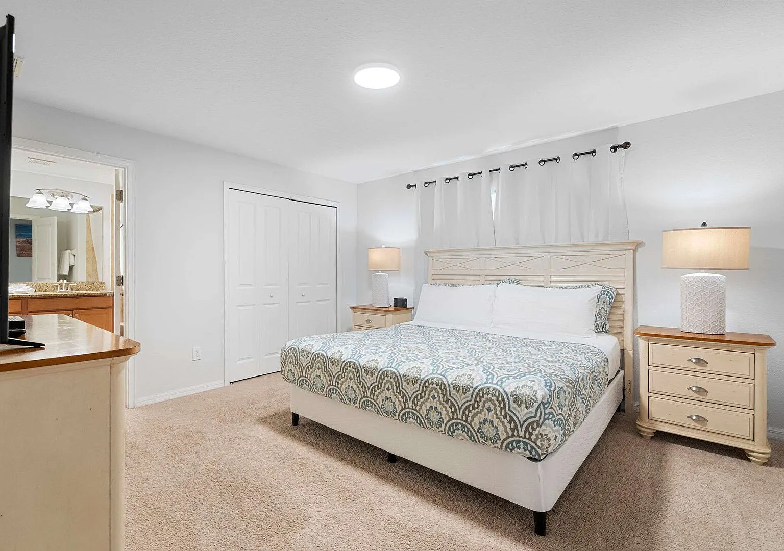 Townhome 4BR with Pool at Storey Lake — Photo 3