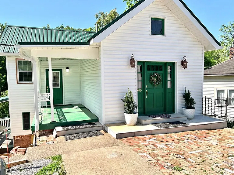 410 Marion St — Photo 12
