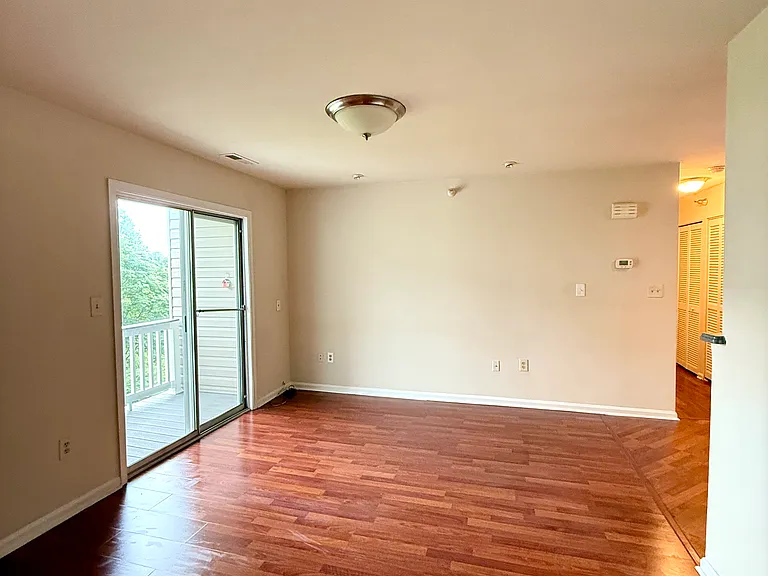 100 Wild Oak Ln #303 — Photo 3