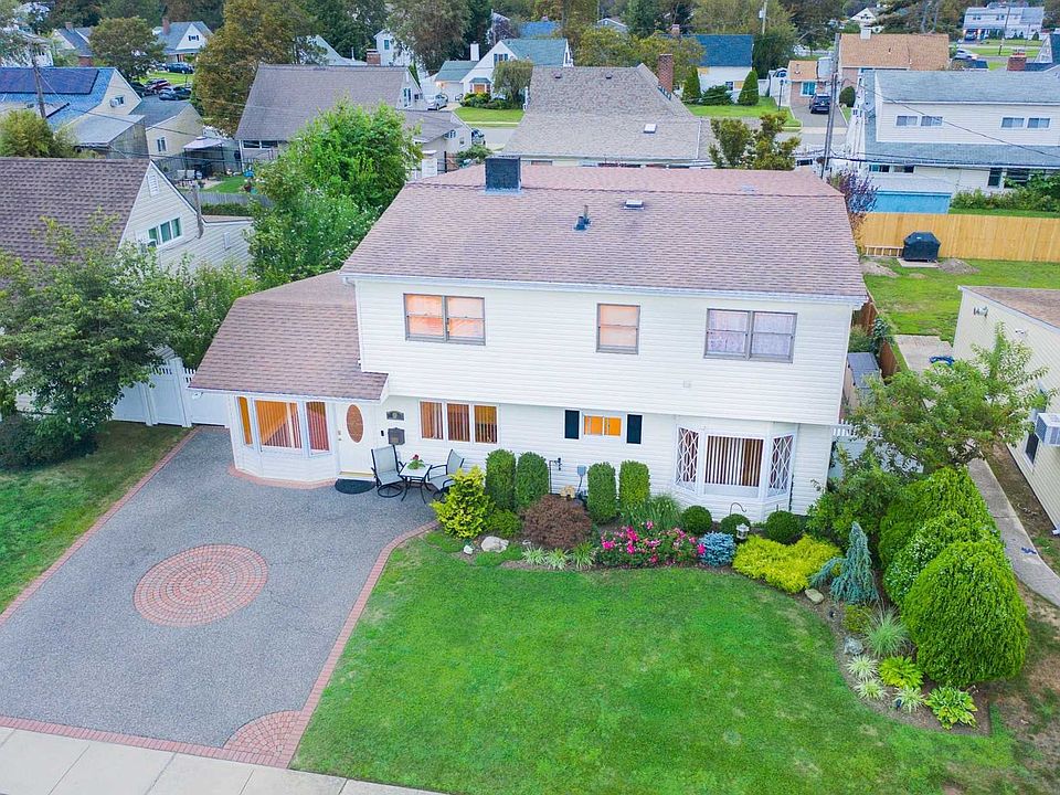1st image of 9 Woodgreen Ln