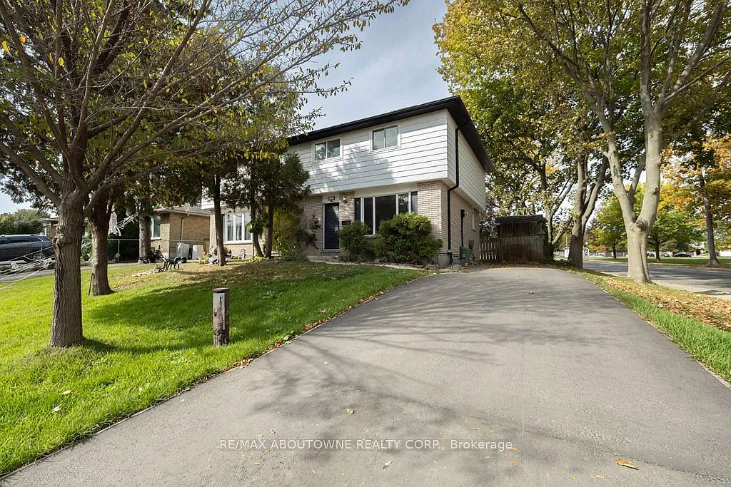 4 bed, $2,700 — Photo 1