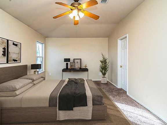3rd image of 8020 Hidden Oaks Dr