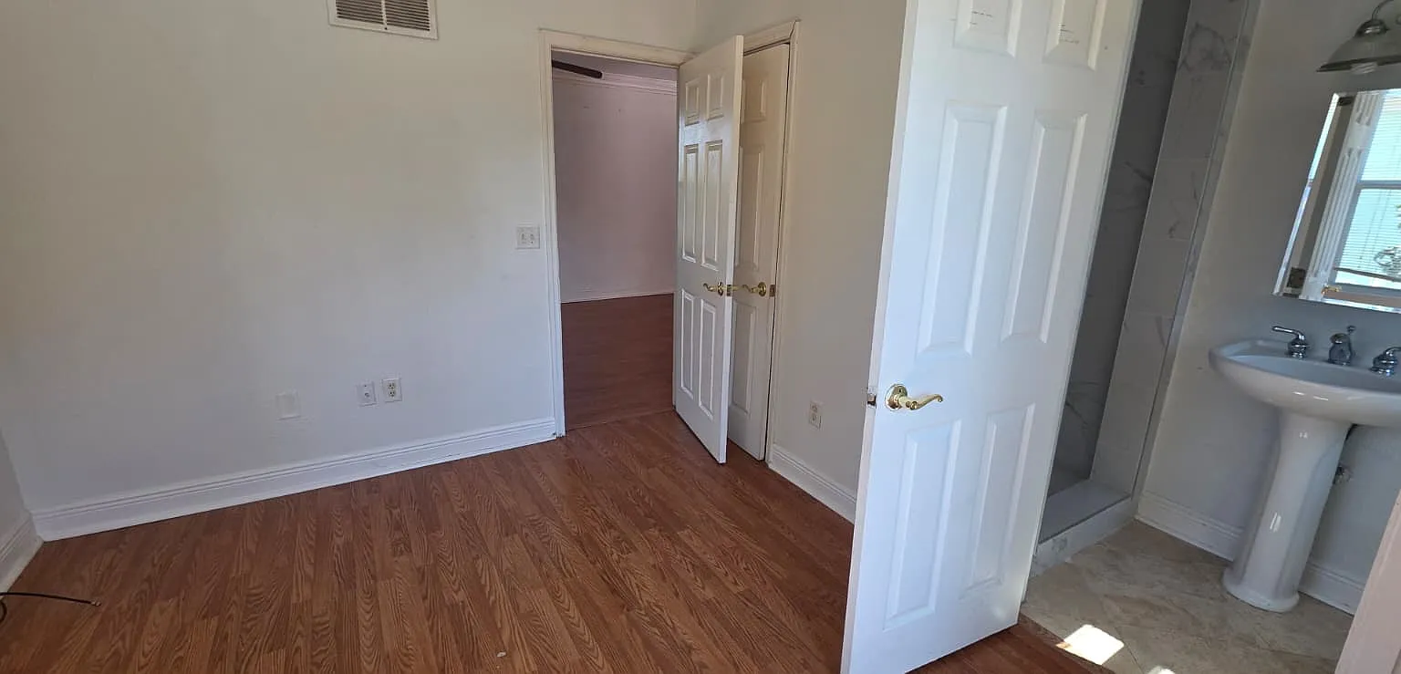 1 bed, 700 sqft, $1,600 — Photo 3