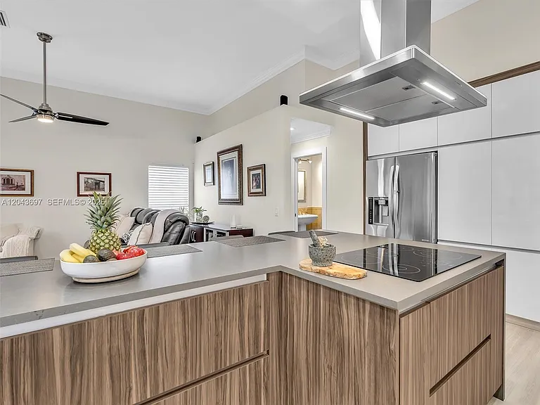 639 Verona Pl — Photo 39