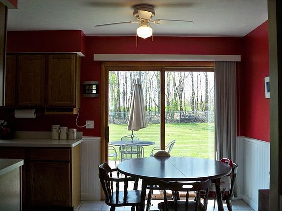Eat-in Kitchen