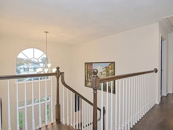 4th image of 259 Hosmer St