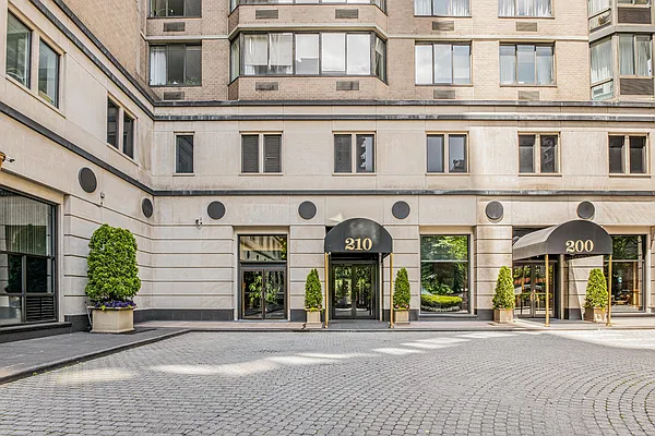 Sold by Furumoto Realty of New York City Inc | media 26