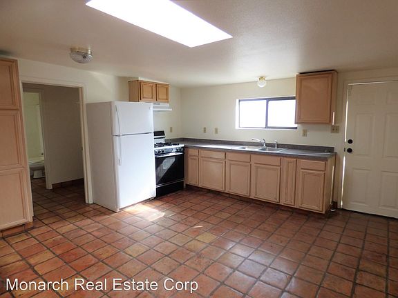 4th image of 515 S Mesquite St