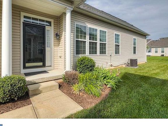 3rd image of 413 Sundial Ln
