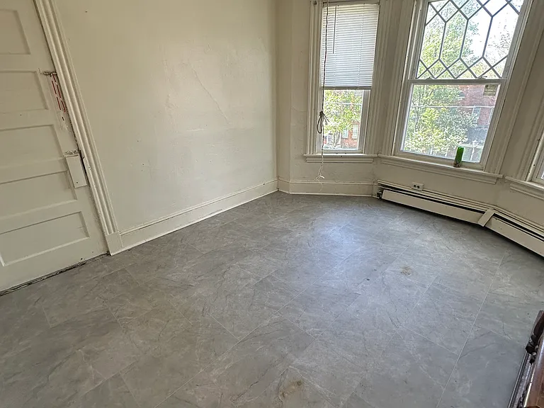 27 Mortson St #3E — Photo 12