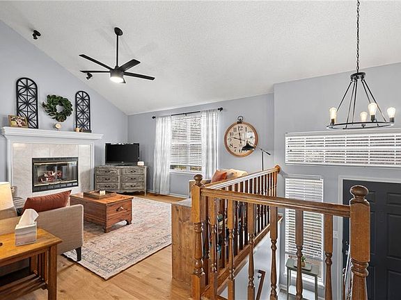 5th image of 109 E Laredo Trl